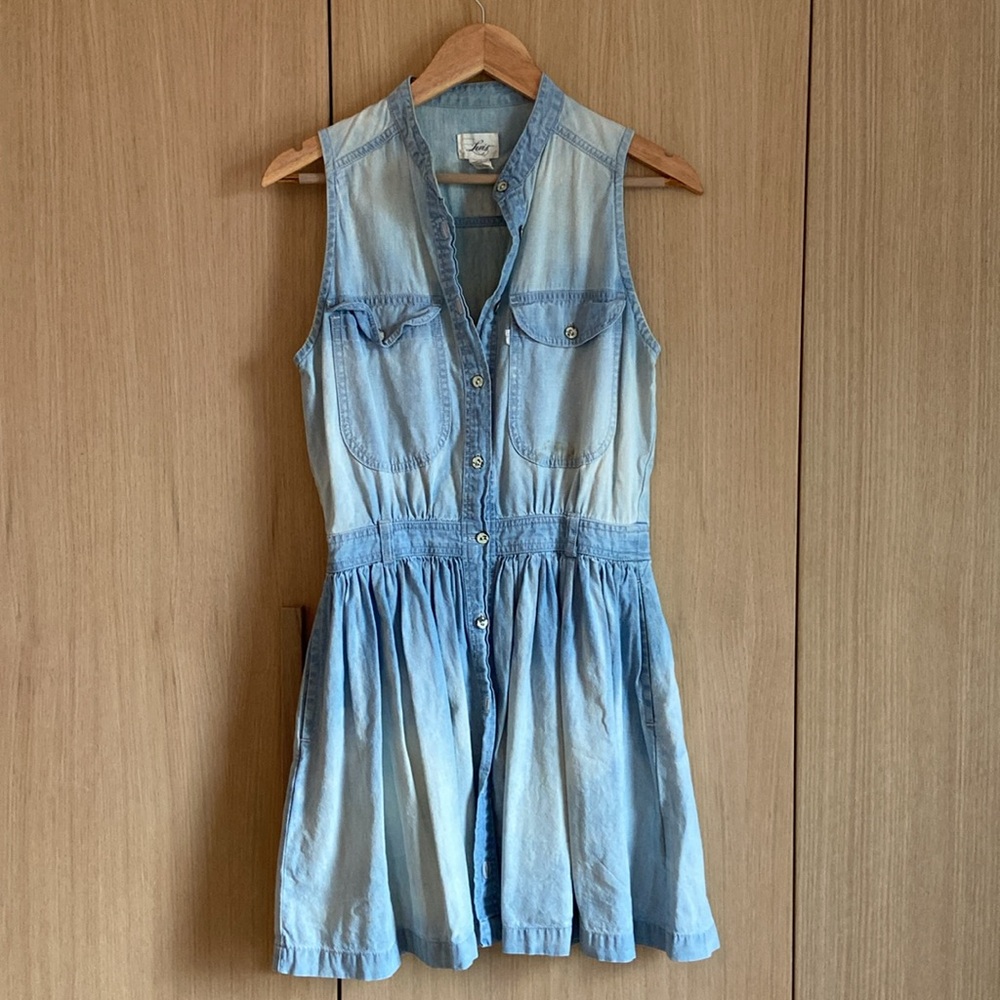 Fit + flare chambray Levi’s dress